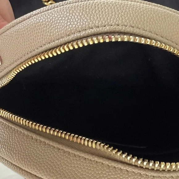 Yves Saint Laurent Beige Quilted Leather Crossbody Bag - Picture 4 of 9